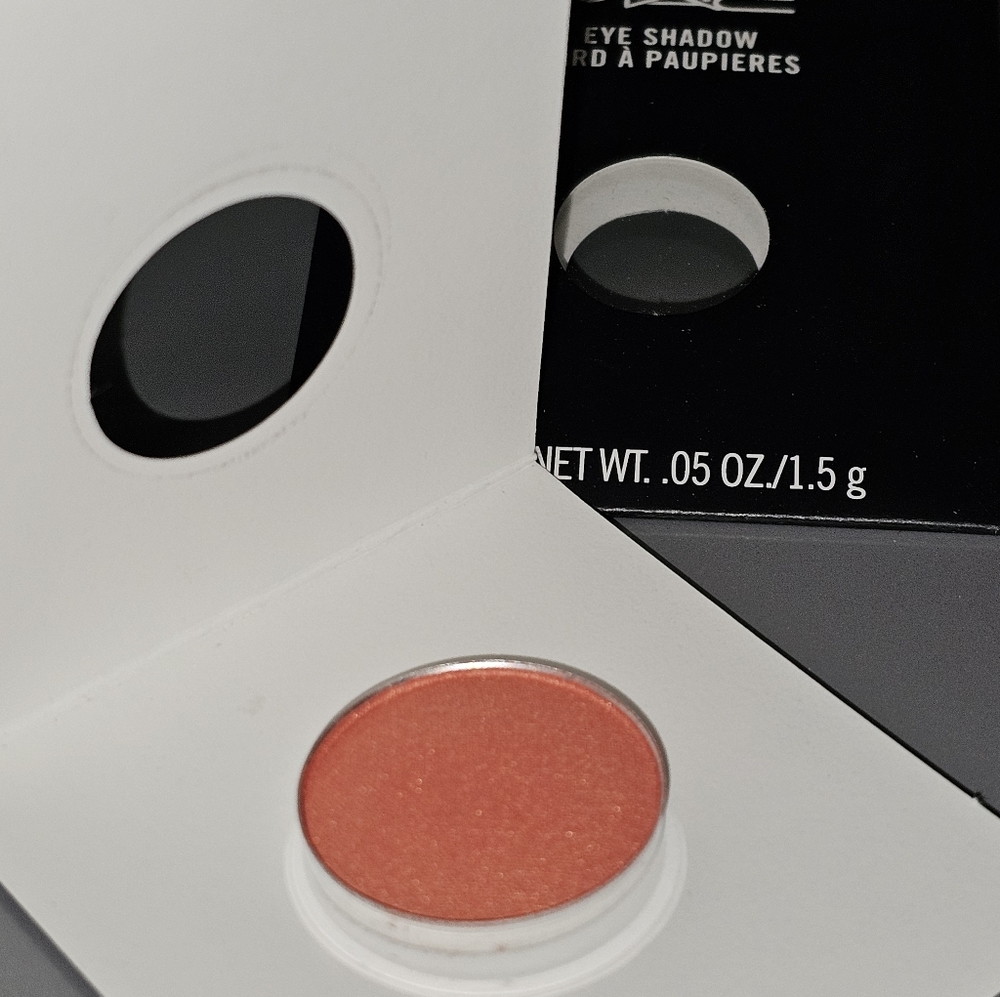Brand New in Sleeve Mac Eyeshadow Pan Suspiciously Sweet